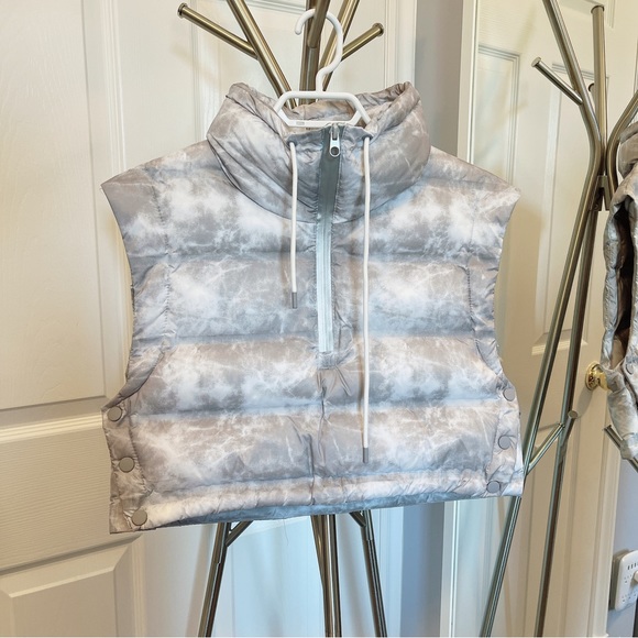 Brand NEW WITH TAG 🔥 Zara 🔥 TIE-DYE PUFFER GILET Crop Top puff vest - Picture 10 of 16